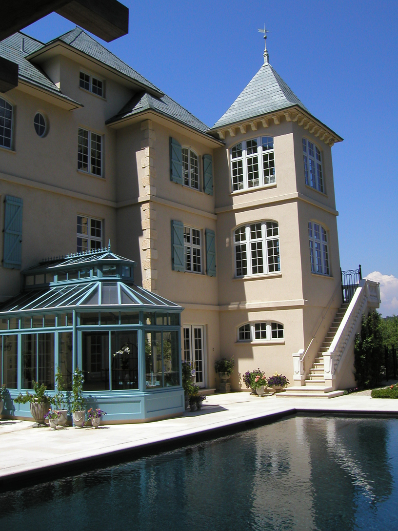 Rear of house facing pool. 