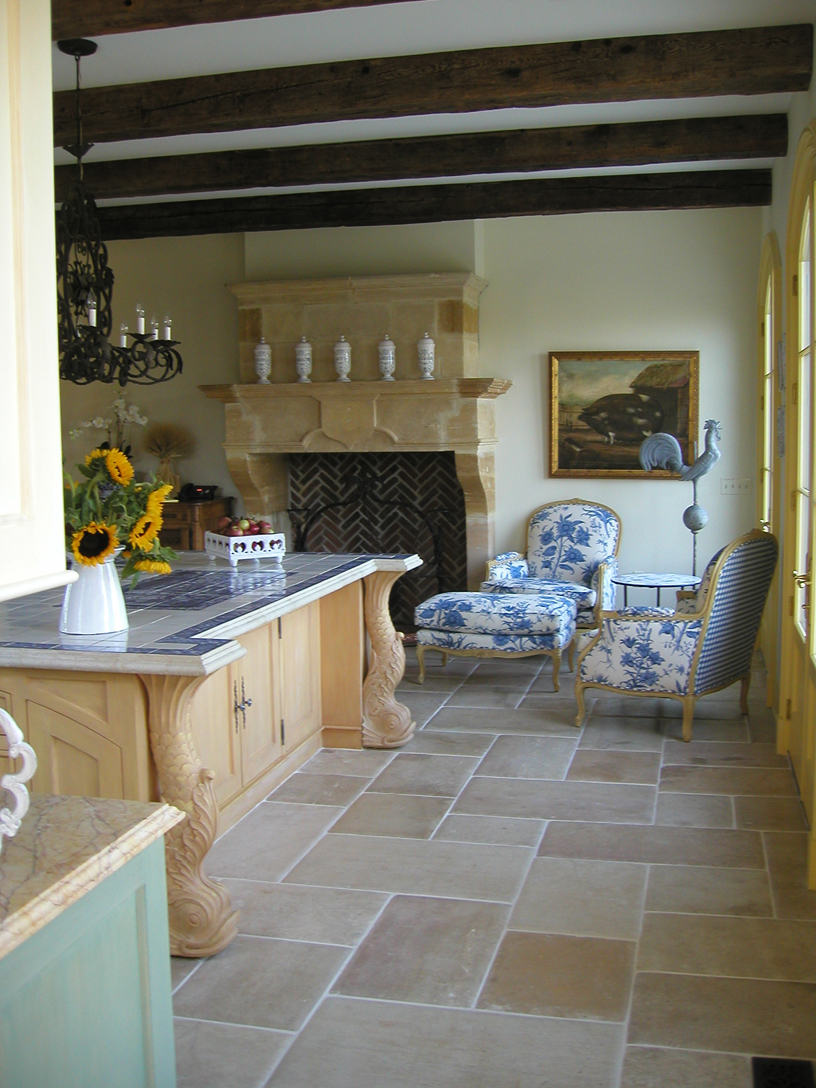 Small sitting area near fireplace in kitchen. 